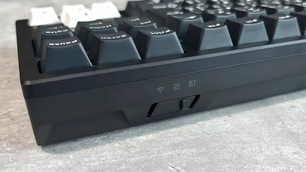 右側に接続方式の切替スイッチ